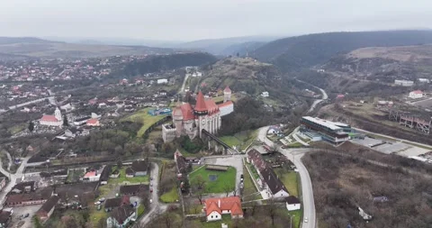 Famous attraction gothic Corvin Castle in Hunedoara Transylvania, Romania Video stock 198214312