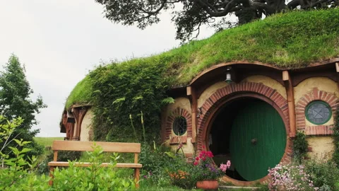 LOTR Hobbiton Bilbo Baggins' Bag End hobbit-hole: Frodo's room.