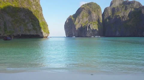 Famous beach in Maya bay, Phi Phi Leh island 스톡 동영상 68314387