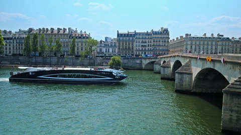 Famous bridges in Paris. Stock Footage 245457983