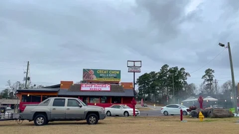 Famous Chef Redds BBQ restaurant in Augusta Georgia on Wrightsboro road smoke Stock Footage 147096618