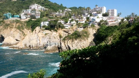 Famous cliffs located in La Quebrada during beautiful sunny day in Acapulco Stockbeeldmateriaal 121629000