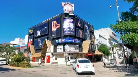 Famous Coco Bongo cinema theater disco party Playa del Carmen. Video stock 283691088