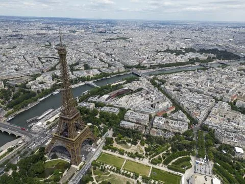 Famous Eiffel tower on cloudy day Fotos Stock