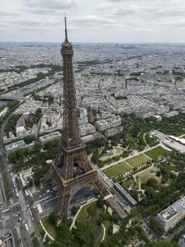 Famous Eiffel tower on cloudy day Fotos Stock
