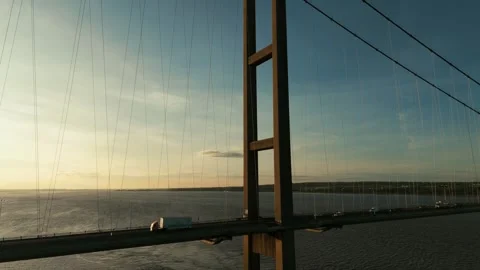 The famous humber bridge spanning the river humber. Single span suspension .. 库存影片 253384933