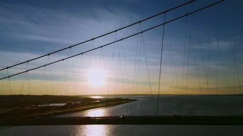 The famous humber bridge spanning the river humber. Single span suspension .. 库存影片 253384961
