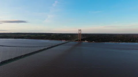 The famous humber bridge spanning the river humber. Single span suspension .. 库存影片 253385369