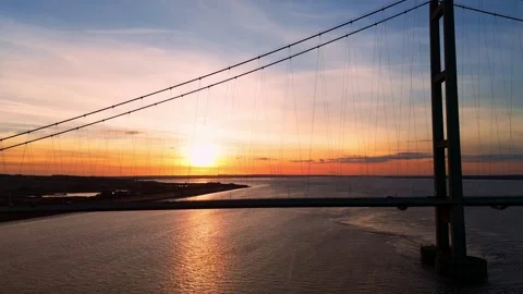The famous humber bridge spanning the river humber. Single span suspension .. Stockbeeldmateriaal 253385494