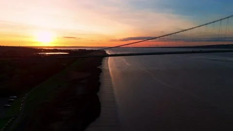 The famous humber bridge spanning the river humber. Single span suspension .. Stockbeeldmateriaal 253385553
