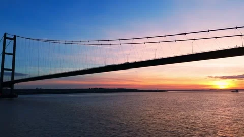 The famous humber bridge spanning the river humber. Single span suspension .. 库存影片 253385832