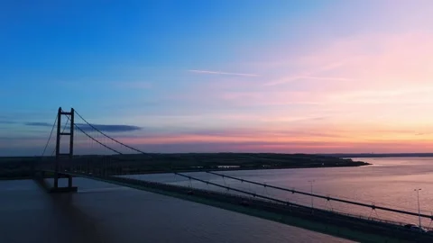 The famous humber bridge spanning the river humber. Single span suspension .. Stockbeeldmateriaal 253385847