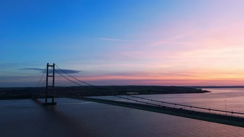 The famous humber bridge spanning the river humber. Single span suspension .. 库存影片 253385862