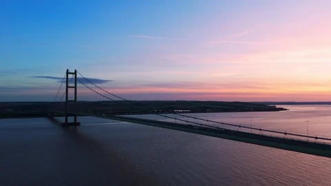 The famous humber bridge spanning the river humber. Single span suspension .. 库存影片 253385926
