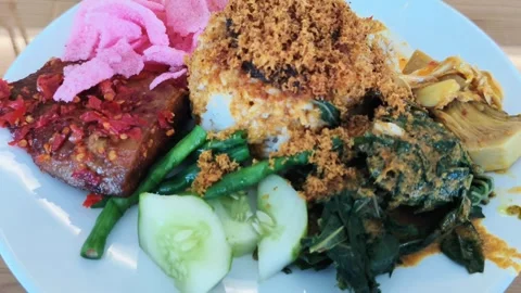 Famous Indonesian traditional food: Vegetarian version of Nasi Padang with .. Stock Footage 292767131