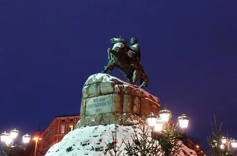 Famous Monument to Bogdan Khmelnitsky on Sofiyivska Square in Kiev. 库存照片