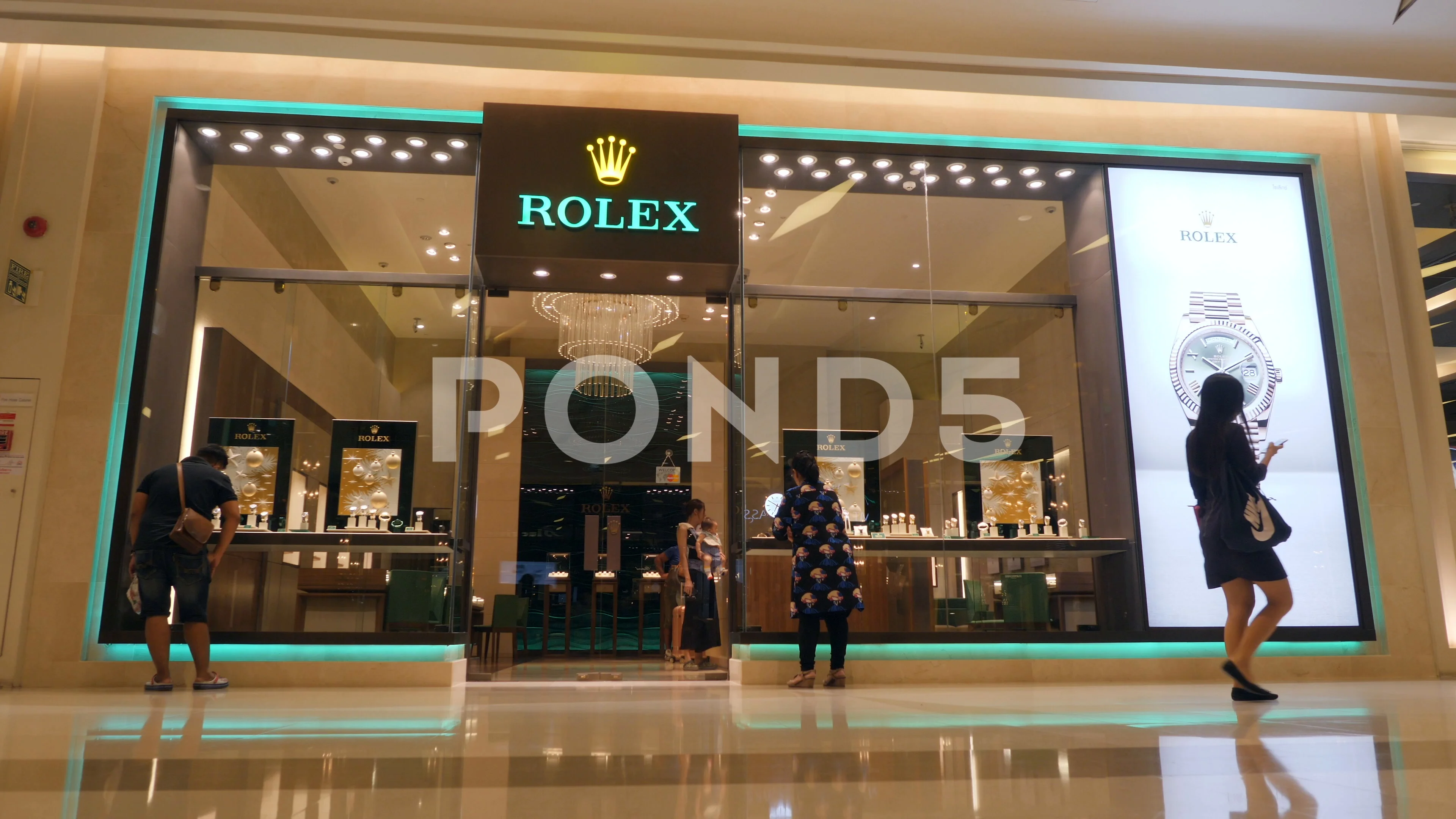 Famous Watch Rolex Brand Shop in Siam Paragon Mall. 4K. Luxury Fashion Shopping