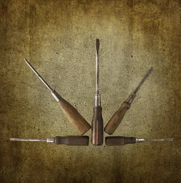 A fan-like array of five old wooden handle screw drivers Foto stock