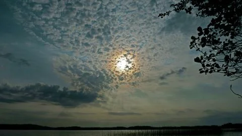 A fan of clouds in front of the sun Stock-Fotos