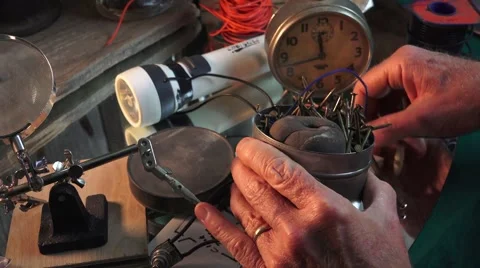 Fanatic bomb builder, blasting cap in plastic explosive Vidéo 64717833