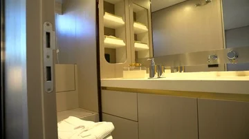 Fancy bathroom on a yacht. 스톡 동영상 85556205