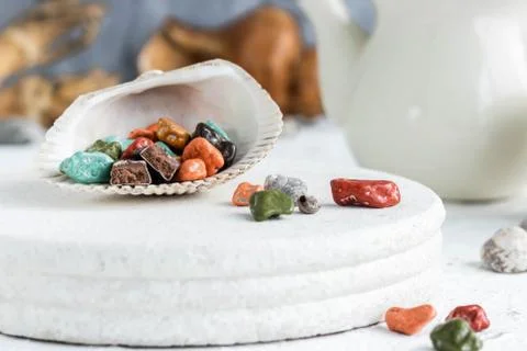 Fancy chocolates in the shape of sea pebbles. Foto stock