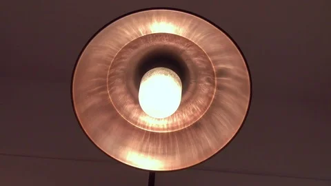 Fancy copper lamp with light bulb turning on and off in dark room Vídeos de archivo 83242719