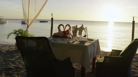 Fancy honeymoon dinner at a beach on St. Lucia. Stock-Footage 308722589