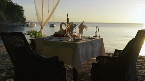 Fancy honeymoon dinner at a beach on St. Lucia. Stock-Footage 308722591