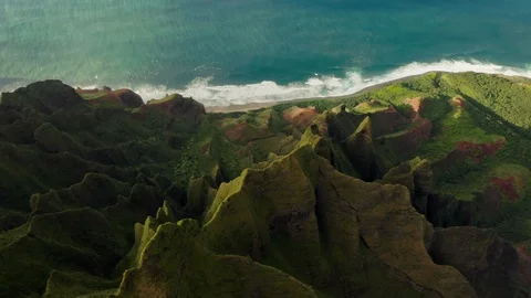 Fancy mountain ranges of Hawaii on the background of Pacific coastline. Aerial Stockbeeldmateriaal 125601055