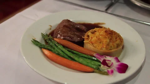 Fancy plated food Видео 27337743