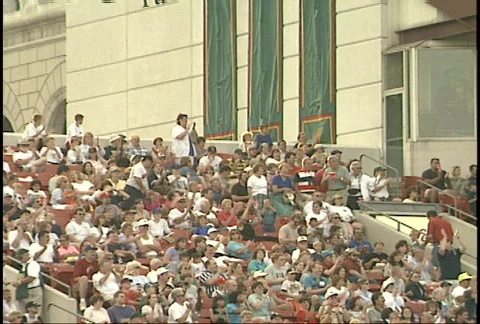 Fans cheering at baseball game Stockbeeldmateriaal 150460