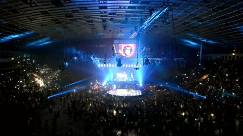 Fans dancing, Burn Battle School 2014 (break-dance show) in Kiev, Ukraine. 스톡 동영상 41475919