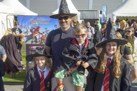  Fans in Harrty Potter Verkleidung beim Harry-Potter-Fan-Event Back to Hog... Stock Photos