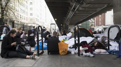 Fans Of Harry Styles Queue For The First Of His Two Concerts (29th &amp; 30 30th Oct Stock Photos