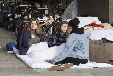 Fans Of Harry Styles Queue For The First Of His Two Concerts (29th &amp; 30 30th Oct Stock Photos