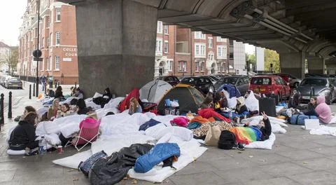 Fans Of Harry Styles Queue For The First Of His Two Concerts (29th &amp; 30 30th Oct Stock Photos
