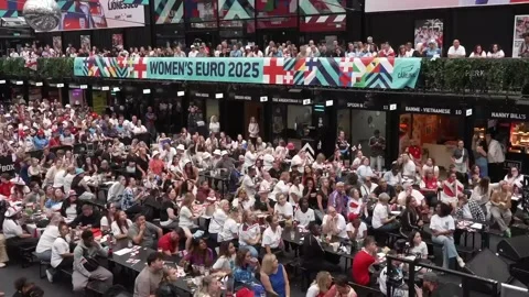 Fans react as England score to level Spain in Euro 2024 final Stock Footage 313837007