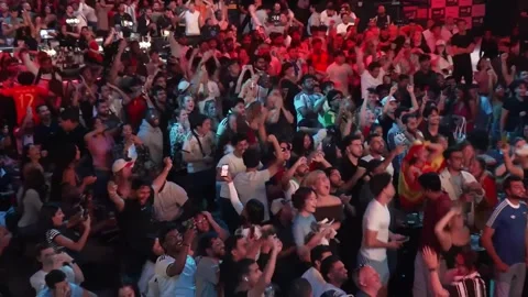 Fans react as Spain's extra time goal disallowed in World Cup final Vídeo Stock 340110987