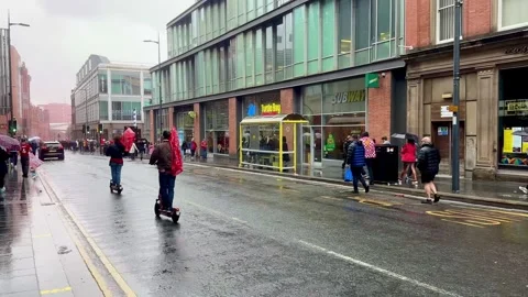 Fans on scooters with flags heading to Liverpool parade – Hanover Street 2025 Stock Footage 310508393