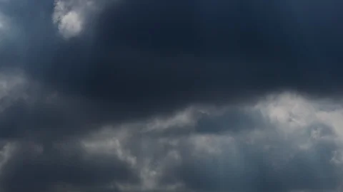 Fantastic 4K timelapse with dramatic clouds moving fast and sun rays. Vídeos de archivo 96025389