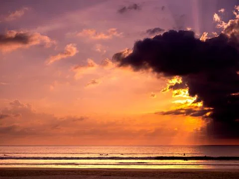 Fantastic background of gradient color sunset sky with beautiful sun rays b.. Stock Photos