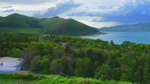 Fantastic evening panorama of Lake Sevan in Armenia. Vídeo Stock 244990685
