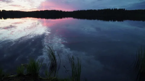 Fantastic sunset reflected by large tranquil lake water Stockbeeldmateriaal 101049915