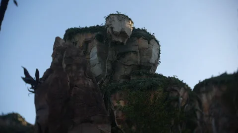 Fantasy Mountains Theme Park - Rock Formations Vines Jungle Plants Dramatic 스톡 동영상 334647837