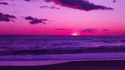 Fantasy sunset over seamlessly looped ocean. Nice sunset on the beach. 動画素材 195935981