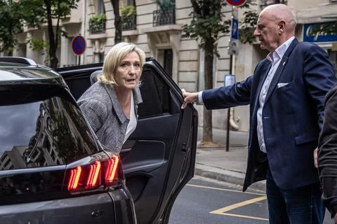 Far-right defeated in the second round of the French legislative elections, Pari 스톡 사진