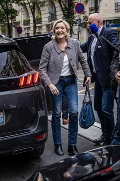 Far-right defeated in the second round of the French legislative elections, Pari 스톡 사진