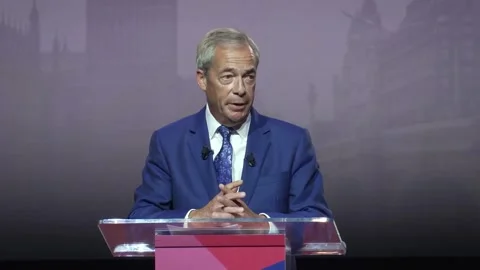 Farage demands immediate election saying Burnham has no mandate for power Vídeo Stock 339962304