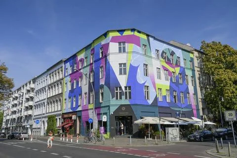 Farbig bemaltes Haus, Bülowstraße, Schöneberg, Berlin, Deutschland *** Col Stock Photos